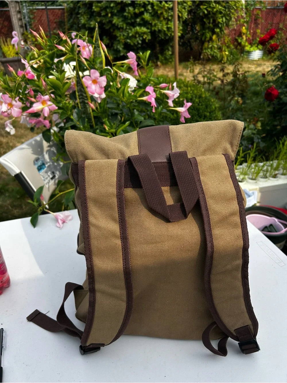 Bella Roso men’s Khaki Canvas Drawstring Backpack with Brown Trim Sz 17”x12” 8”